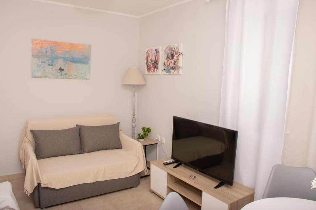 Ferienwohnung Anadora 2: Hospitable Stone House With Yard Alexandroupoli Exterior foto